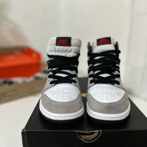Jordan 1 Retro High
Light Smoke Grey (GS)